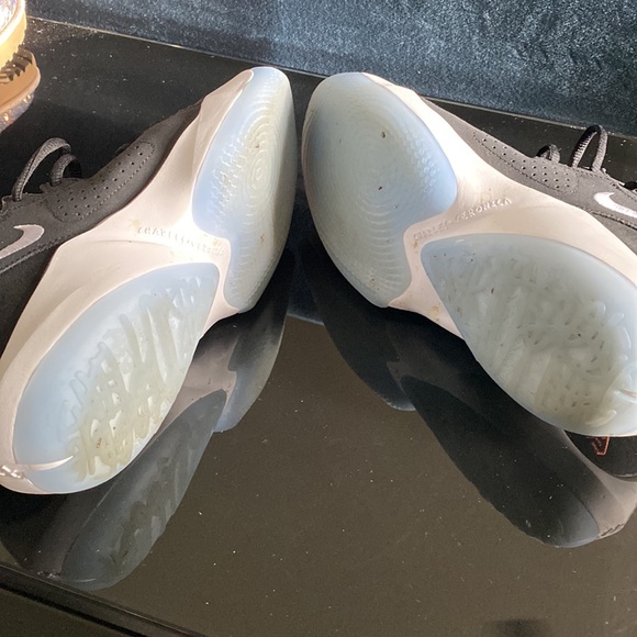 Black and White Nike - Picture 4 of 6